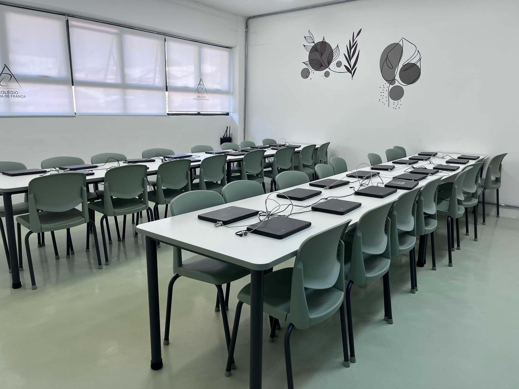 Laboratório de Chromebooks e tecnologia educacional do Colégio Penha de França